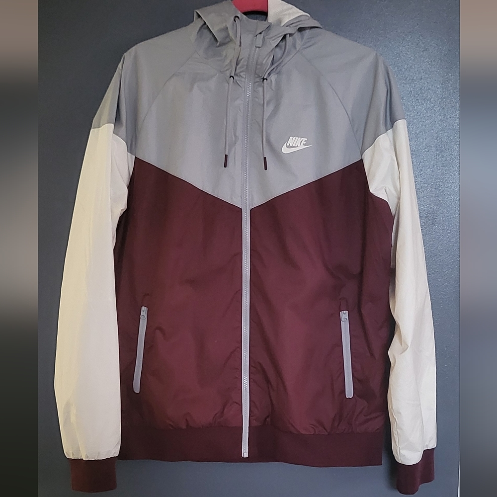 Nike Windbreaker Jacket in Burgundy, Gray, White